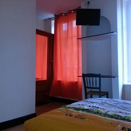 Azur Hotel 2*